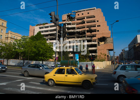 Regierungsgebäude in 1999 von der NATO bombardiert und Links intakt Mitteleuropa der Belgrad-Serbien Stockfoto