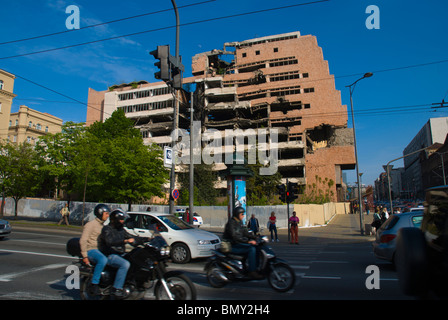 Regierungsgebäude in 1999 von der NATO bombardiert und Links intakt Mitteleuropa der Belgrad-Serbien Stockfoto