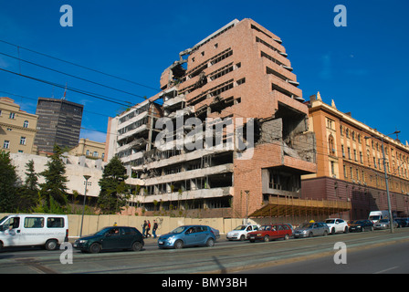 Regierungsgebäude in 1999 von der NATO bombardiert und Links intakt Mitteleuropa der Belgrad-Serbien Stockfoto