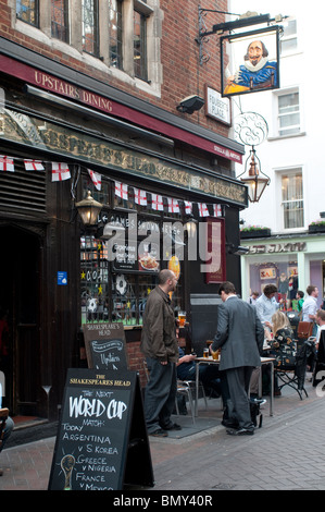 Shakespeares Head Pub, Carnaby Street, London W1, UK Stockfoto