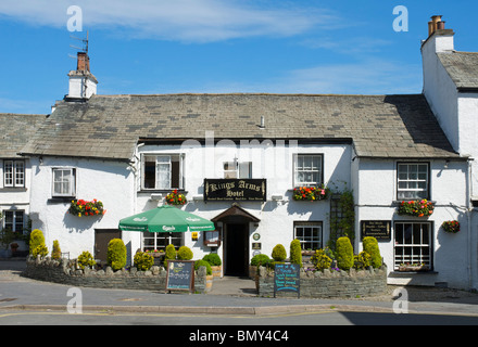 Kings Arms Hotel im Dorf Hawkshead, Nationalpark Lake District, Cumbria, England UK Stockfoto