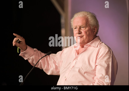 Englischer Historiker John Julius Norwich abgebildet anlässlich Hay Festival 2010 Heu am Wye Powys Wales UK Stockfoto