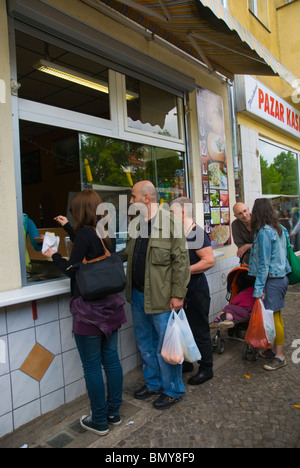 Gözleme (Pfannkuchen) stall Türkenmarkt am türkischen Markt Kreuzberg West Berlin Deutschland Europa Stockfoto