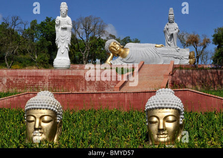 Große Statuen gefunden in Buddha Garten Eden oder Garten des Friedens, Bombarral, Portugal Stockfoto