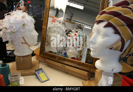 Kopf-Kleid-Abteilung, Cirque du Soleil Montreal HQ Stockfoto