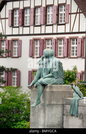 Statue der Helvetia auf der Kleinbasler Seite der Mittlere Brücke (mittlere Brücke), Basel, Schweiz Stockfoto