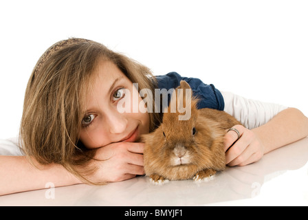 Mädchen mit einem löwenköpfige Zwerg Kaninchen Stockfoto