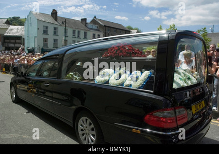 Beerdigung des ehemaligen Stereophonics-Schlagzeuger Stuart Cable in seiner Heimatstadt Aberdare in South Wales Valleys. Stockfoto