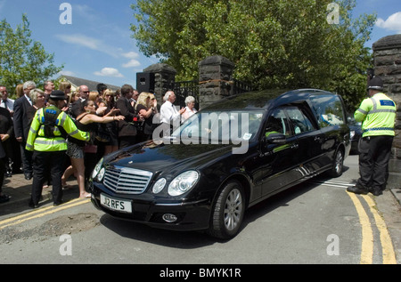 Beerdigung des ehemaligen Stereophonics-Schlagzeuger Stuart Cable in seiner Heimatstadt Aberdare in South Wales Valleys. Stockfoto