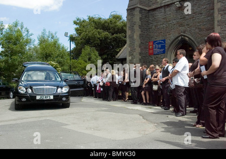 Beerdigung des ehemaligen Stereophonics-Schlagzeuger Stuart Cable in seiner Heimatstadt Aberdare in South Wales Valleys. Stockfoto