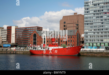 Das ehemalige Bar Feuerschiff festgemacht an Canning docken an den Fluss Mersey, Sanierung von dieser historischen Dock wurde 2009 abgeschlossen Stockfoto