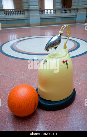 Fußball spielen Roboter im Museum für Kommunikation in Mitte Berlin Deutschland Stockfoto