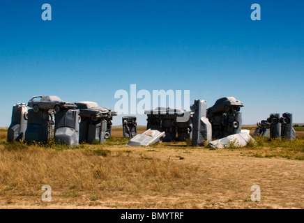 Carhenge ist eine Nachbildung von Stonehenge gebaut mit alten Autos von Jim Reinders in Allianz Nebraska Stockfoto