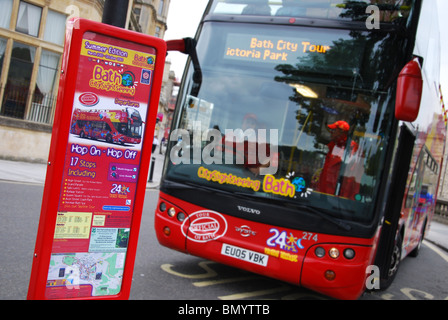 Sightseeing-Bus der Stadtführung Bath, Somerset, Vereinigtes Königreich Stockfoto