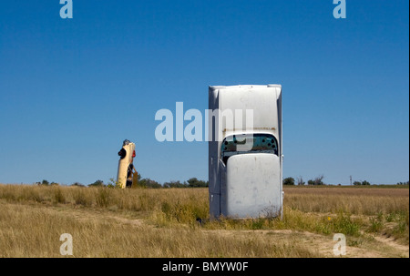 Carhenge ist eine Nachbildung von Stonehenge gebaut mit alten Autos von Jim Reinders in Allianz Nebraska Stockfoto