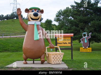 Yogi Bear winken den Jellystone Park in Sioux Falls, South Dakota Stockfoto