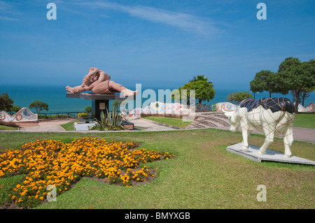 Liebe Park mit Liegesitzen paar in Miraflores, Lima, Peru, Südamerika. Stockfoto