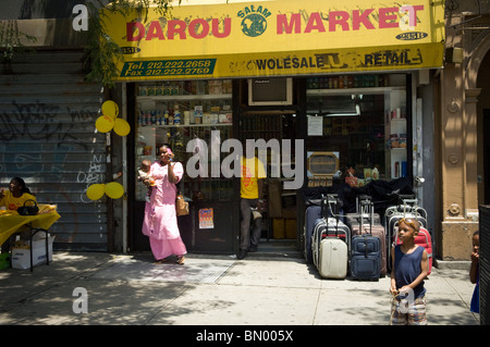 Die Darou Salam Markt in Harlem in New York auf Samstag, 19. Juni 2010. (© Frances M. Roberts) Stockfoto