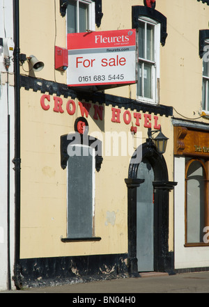 Das Crown Hotel in Wigton, geschlossen nach unten und für Verkauf, Cumbria, England uk Stockfoto