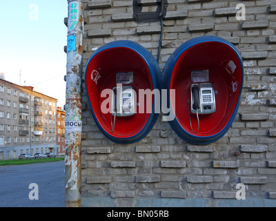 Paar der Stadt öffentliche Telefone in Izhevsk, Udmurtische Republik, Russland Stockfoto