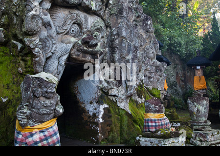 Goa Gajah, allgemein bekannt als die Elefantenhöhle befindet sich in einem steilen Tal etwas außerhalb von Ubud in der Nähe des Dorfes Bedulu. Stockfoto