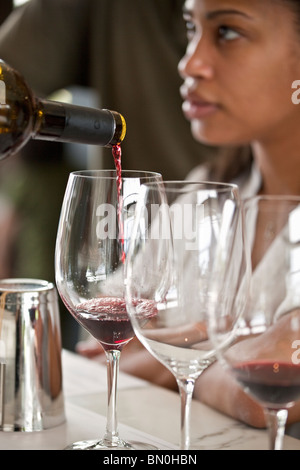 Kanada, Ontario, Niagara-on-the-Lake, Wein in Weingläser Stockfoto