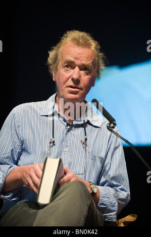 Walisische geborene britische Schriftsteller Martin Amis abgebildet anlässlich Hay Festival 2010 Heu am Wye Powys Wales UK Stockfoto