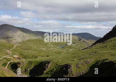 Beregnung, Tarn und Seathwaite fiel von Esk Hause, Lake District, England Stockfoto