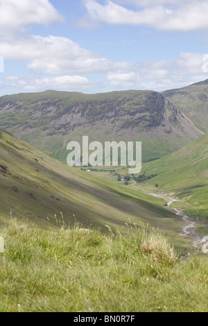 Lingmell Beck, Kirk Fell und Wasdale Head aus Runde wie, Lake District, England Stockfoto