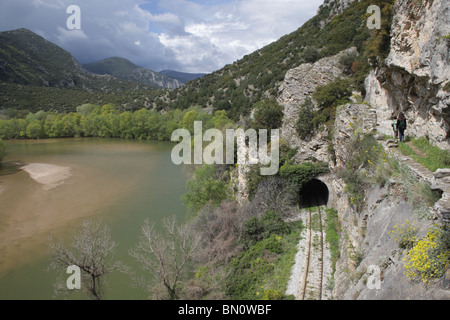 Nestos Fluss, geschützten Bereich "schlängelt sich der Nestos Fluss', Eisenbahntunnel, Nord-Griechenland Stockfoto