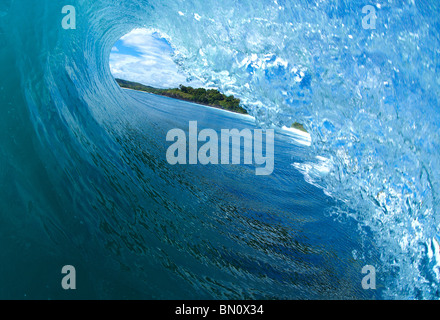 In der Röhre einer Welle Stockfoto