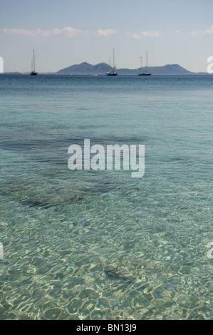 Ein Blick auf Pollenca Bucht Blick nach Süden nach Alcudia vom Strand von Formentor, Mallorca Spanien 2010 Stockfoto