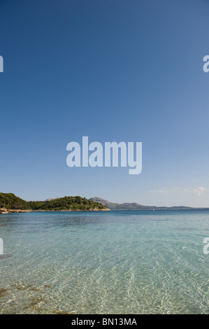 Ein Blick auf Pollenca Bucht Blick nach Süden nach Alcudia vom Strand von Formentor, Mallorca Spanien 2010 Stockfoto