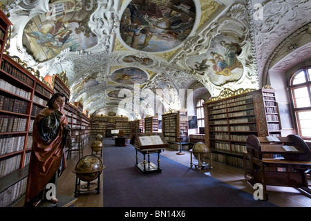 Strahov theologische Saal - Original barocken Schränke, Prag Stockfoto