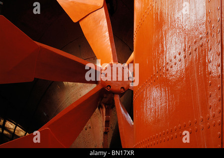 Replik von brunel's Original 6 Propeller und Ruder in Position am Heck des SS Great Britain, Bristol, England. Stockfoto