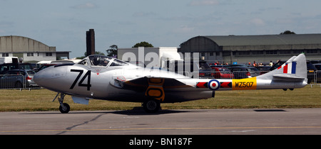 Ein Oldtimer Vampire Jet-Flugzeuge auf der Cotswold-Airshow am Flugplatz Kemble im Jahr 2010 Stockfoto