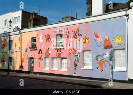 Wandbild Chelsea Arts Club London hat sein Gebäude in der Old Church Street neu gestaltet und Wandmalereien von Tony Common gestaltet. Temporäres Wandgemälde HOMER SYKES Stockfoto