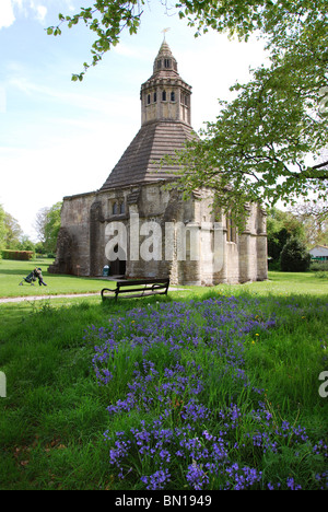 Des Abtes Küche im Frühjahr, Glastonbury Abbey UK Stockfoto