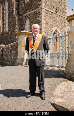 27.Juni 2010. Bezirk Großmeister Darryl Hewitt außerhalb Drumcee Kirche. Stockfoto