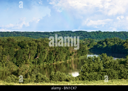 Minnesota River fließt durch die Stromschnellen See Einheit der Minnesota Valley National Wildlife Refuge in der Nähe von Carver, Minnesota. Stockfoto