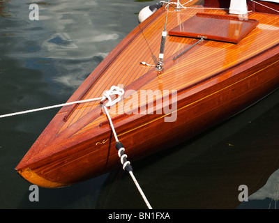 Bogen, der eine schöne hölzerne Segelschiff Stockfoto