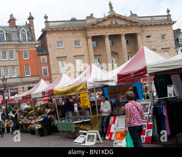 Marktplatz und der Buttermarket in Newark on Trent, Nottinghamshire, England UK Stockfoto