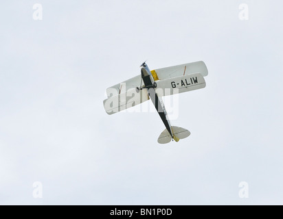 1938 de Havilland DH82A Tiger Moth Flugzeug über Kent England Stockfoto