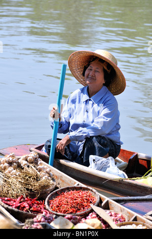 Authentic schwimmenden Markt von Tha Kha, Thailand Stockfoto