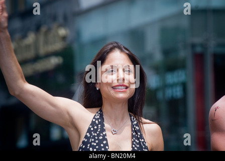 Fernseh-Persönlichkeit Bethenny Frankel in der Gay-Pride-Parade in New York Stockfoto