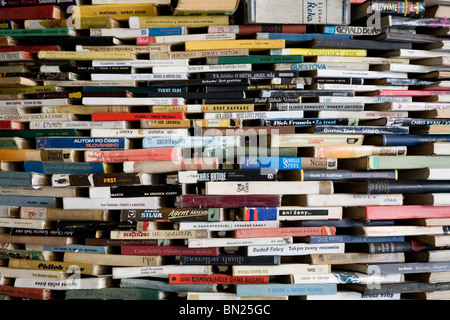 Ein Turm aus gebrauchte Bücher Stockfoto