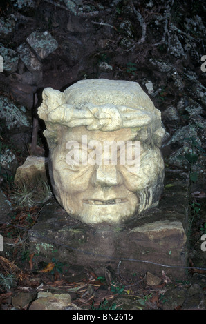 Zahnloser alter Mann von Copan oder Pauahtun Kopf Skulptur an die Maya Ruinen von Copan, Honduras, Mittelamerika Stockfoto