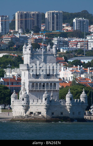 Europa, Portugal, Lissabon. Turm von Belem (aka Torre de Belem), 16. Jahrhundert manuelinischen Stil Uferpromenade Festung am Fluss Tejo. Stockfoto