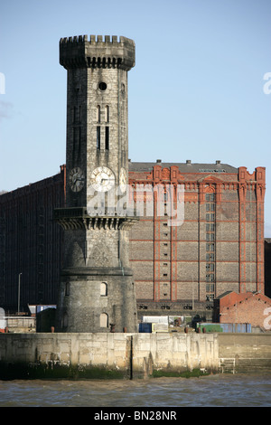 Stadt von Liverpool, England.19th Jahrhundert Jesse Hartley Gotik gestaltete Grad II Victoria Clock Tower in Salisbury Docks aufgeführten. Stockfoto