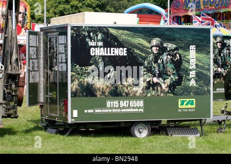 Ein TA Armee Recruitment Center bei einer Armed Forces Day-Veranstaltung Stockfoto